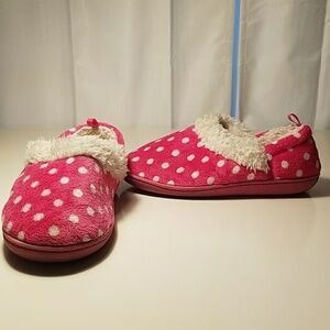 Kids size M (13-1)Fuzzy Pink & white dot Slippers